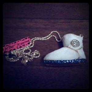 Betsey Johnson White Snow Booty Neclace